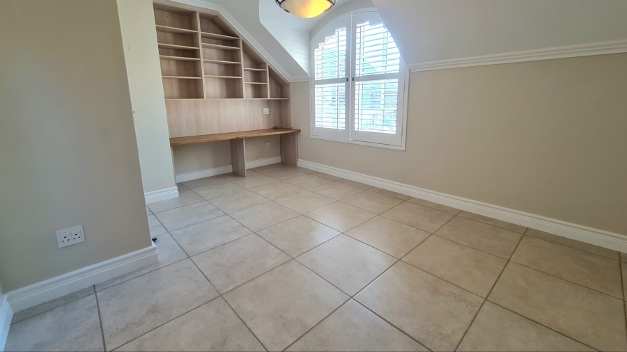 5 Bedroom Property for Sale in The Village Western Cape